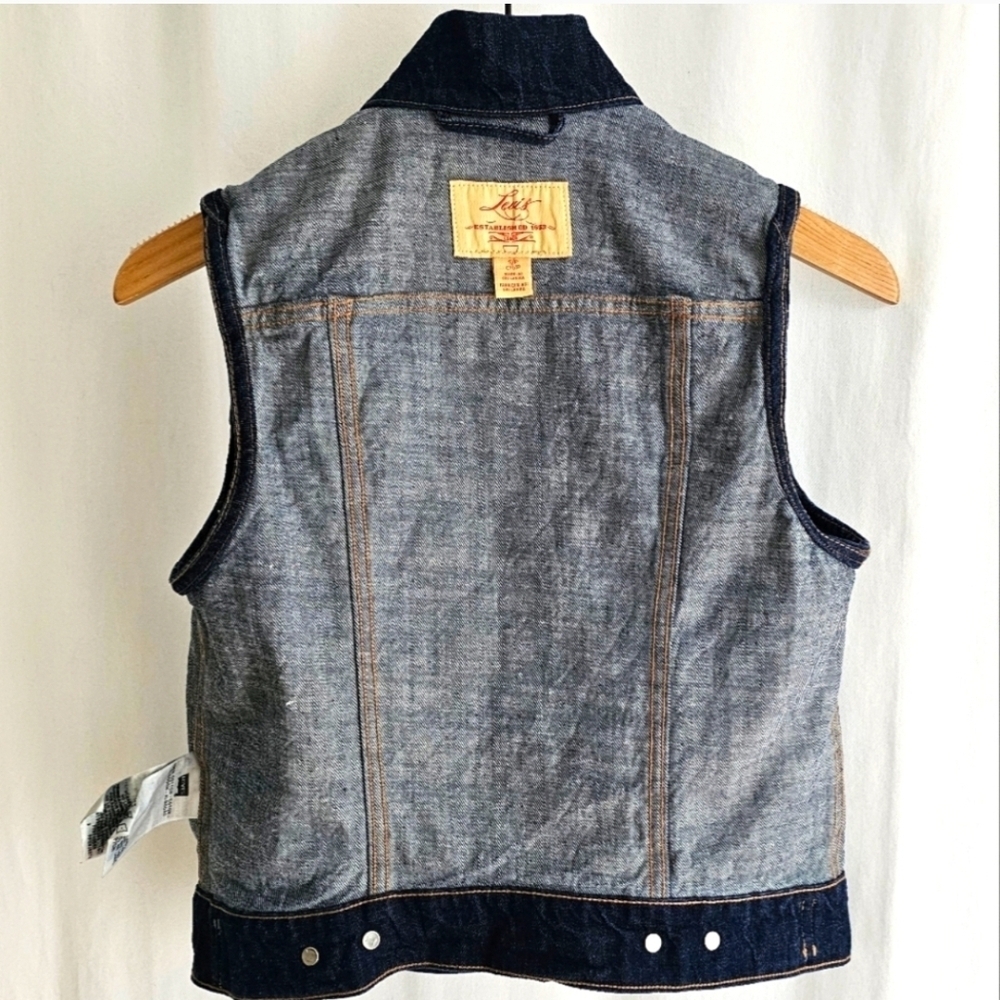 Levi's Premium Point Collar Sleeveless Denim Vest - Picture 7 of 16